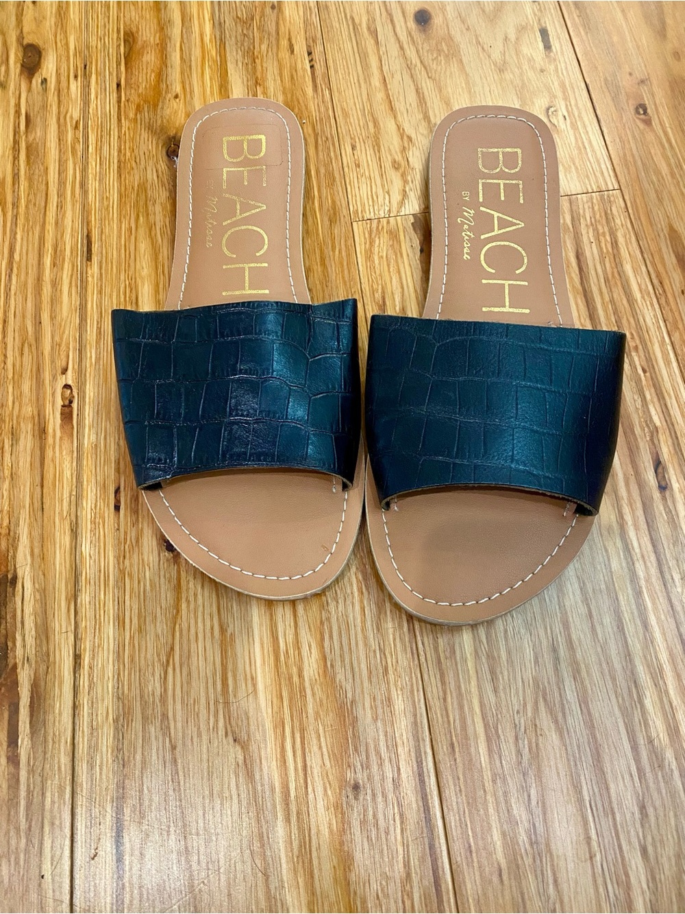 BEACH by Matisse Black Croc-Embossed Slide Sandals with Tan Footbed